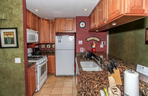 Boulder Bay House | Boulder Bay Lakeside Condo - Lakefront condo with views of the popular Boulder Bay Park