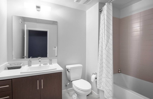 Wilshire Center Apartment | Bright 1BR Koreatown, Gym & Pool, walk to Wilshire by Blueground