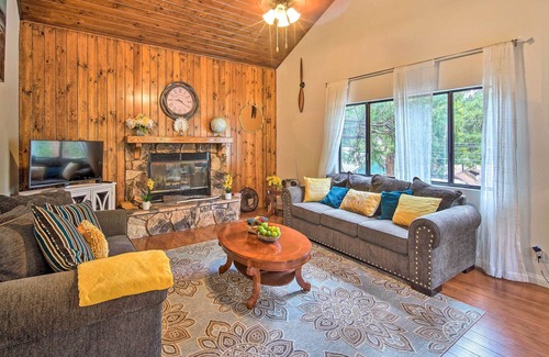 Crestline Cabin | Bright Crestline Cabin: < 1 Mi to Lake Gregory