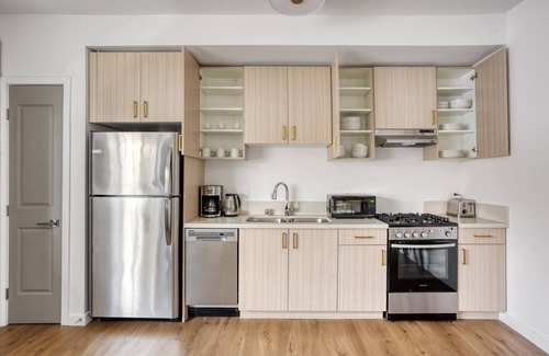 Palms Apartment | Bright Culver City 1BR w/Gym & Roof Lounge, Walkable Area, by Blueground