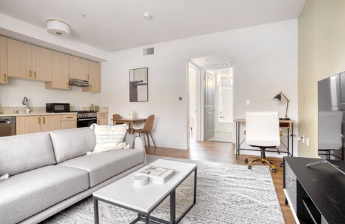 Palms Apartment | Bright Culver City 1BR w/Gym & Roof Lounge, Walkable Area, by Blueground