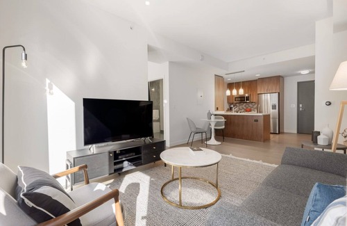 Bunker Hill Apartment | Bright Downtown 1BR w/Gym, Doorman, nr. Metro Center, by Blueground