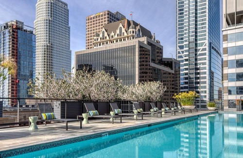 Financial District Apartment | Bright Downtown 1BR w/ Gym, Pool & Spa, near 7th St Metro, by Blueground