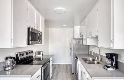 Beverly Grove Apartment | Bright Fairfax 2BR w/Pool, near WF + TJ, Melrose shopping, by Blueground