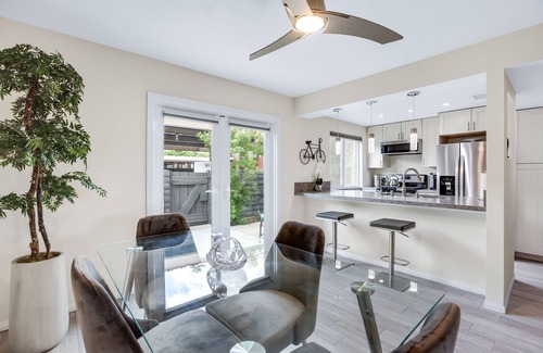 Racquet Club Estates Condo | Bright Palm Springs Condo. Pool, Hot Tub. Near the Art District.
