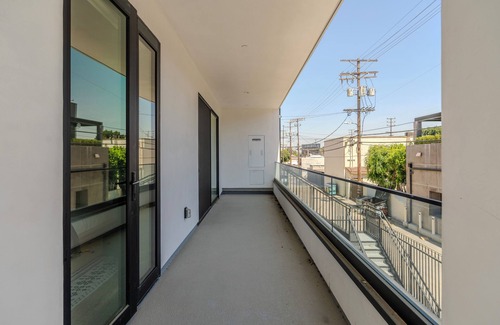 Studio City Apartment | Bright & Spacious in Studio City