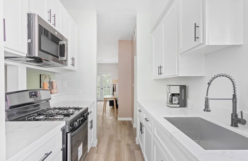 Westwood Apartment | Bright Westwood 2BR nr Westwood Village, by Blueground