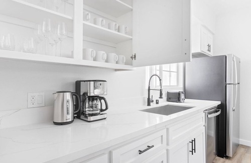 Westwood Apartment | Bright Westwood 2BR nr Westwood Village, by Blueground