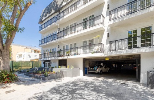 Westwood Apartment | Bright Westwood 2BR nr Westwood Village, by Blueground