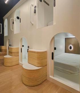 Panorama City Hostel | Brimfield Stay