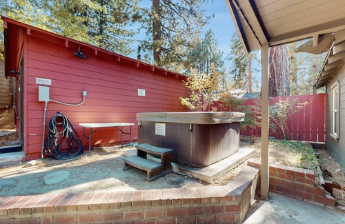 Lakeside Park Cabin | Cabin ∙ 1 bedroom ∙ 4 guests