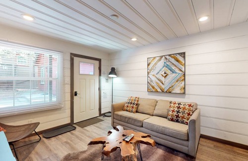Lakeside Park Cabin | Cabin ∙ 1 bedroom ∙ 4 guests