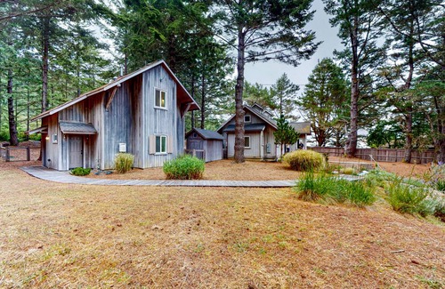 Shelter Cove Cottage | Cabin ∙ 1 bedroom ∙ 6 guests