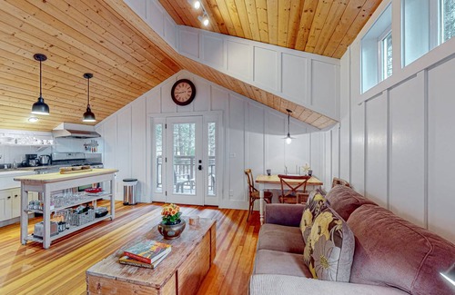 Shelter Cove Cottage | Cabin ∙ 1 bedroom ∙ 6 guests
