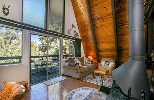 Pine Mountain Club Cabin | Cabin ∙ 2 bedrooms ∙ 4 guests