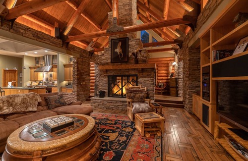 Upper Moonridge Cabin | Cabin ∙ 5 bedrooms ∙ 14 guests