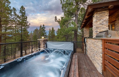 Upper Moonridge Cabin | Cabin ∙ 5 bedrooms ∙ 14 guests