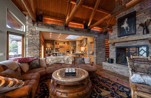 Upper Moonridge Cabin | Cabin ∙ 5 bedrooms ∙ 14 guests