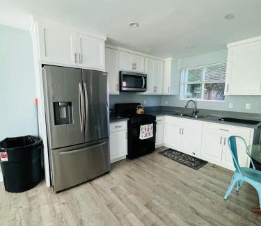 Los Angeles Hostel | California Castle - Fashion District - DTLA - Flexible