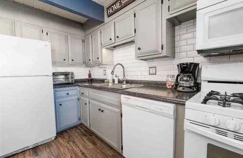 Big Bear City Cabin | Calley Dreaming Pup Friendly Fenced Yard Spa