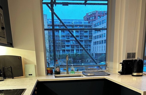 De Beauvoir Apartment | Canal Side Living | Large balcony overlooking canal | Quiet central location