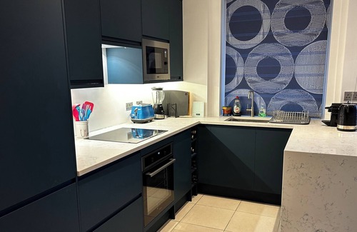 De Beauvoir Apartment | Canal Side Living | Large balcony overlooking canal | Quiet central location