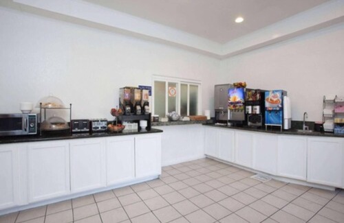 Anaheim Resort Hotel | Capri Suites Anaheim