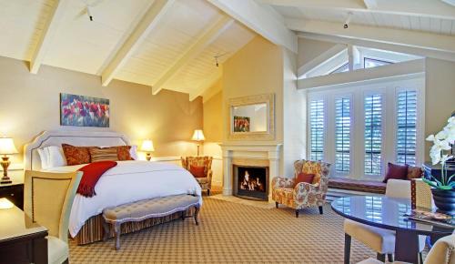 Golden Rectangle Hotel | Carriage House Inn