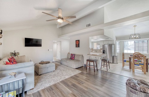 Raisin House | Casa Barrera Soothing 3-Bedroom Home in a North East Fresno!