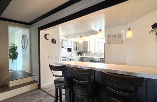 Anaheim Colony Historic District House | Casa Dos Palmas - 10 min from Disneyland!