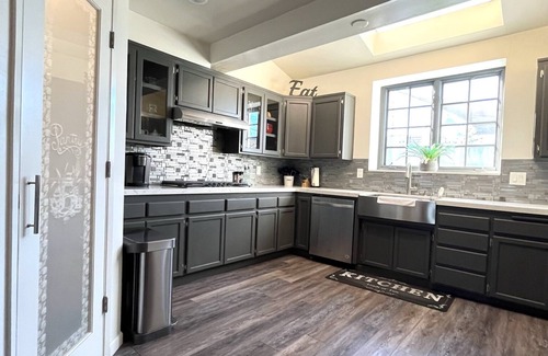 Anaheim Colony Historic District House | Casa Dos Palmas - 10 min from Disneyland!