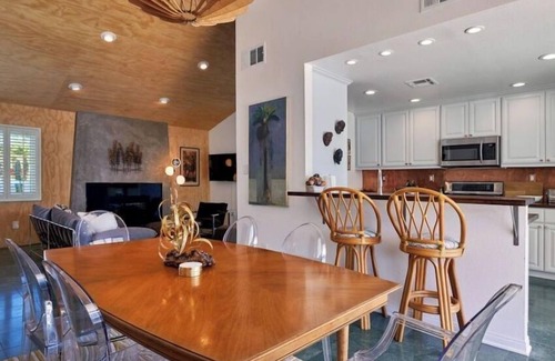 Uptown Design District House | CASA EL CID FAB HUGH KAPTOR DESIGNED DESERT DORADO
