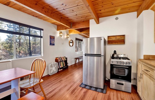 Sugarloaf Cabin | Cedar Chalet- Sugarloaf Retreat w/Hot Tub
