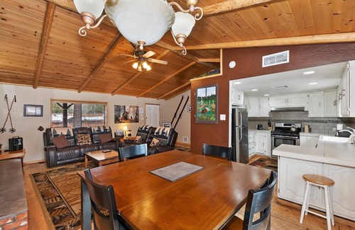 Fox Farm Cabin | Cedar Pines Cabin by Destination Big Bear : Close to Bear Mountain! Cable! Propane BBQ! Air Hockey! Internet! Fenced Yard!