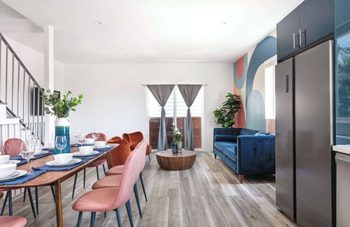 Downtown Los Angeles House | Central 4BR Townhome | Modern Perks