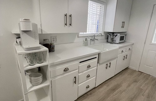 NoHo Arts District House | Central to NoHo, Burbank, Studio City, Pet-Friendly, 2 Parking Spaces King Bed