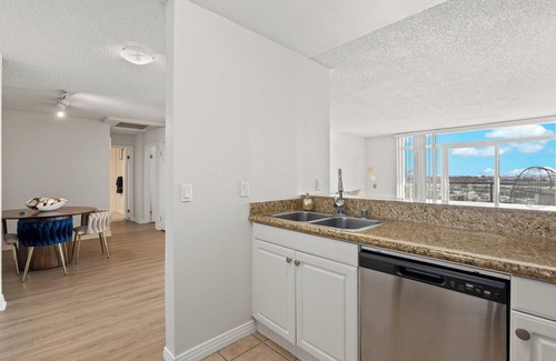 Marina Peninsula Apartment | Charming 1-bedroom apartment in fabulous Marina del Rey with WiFi, fitness room