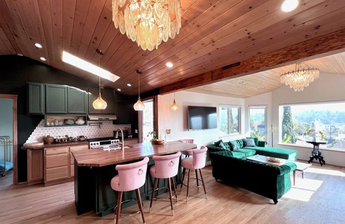 Eagle Rock House | Charming 1923 2-bedroom 2-bath home with WiFi and AC in Los Angeles, Eagle Rock