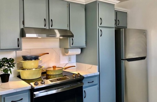Ashland House | Charming 1BR w/ AC, Covered Deck & Outdoor BBQ