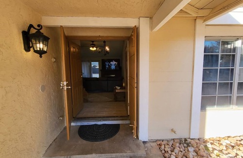 Lancaster House | Charming 3-bedroom house in enchanting Lancaster with AC, WiFi