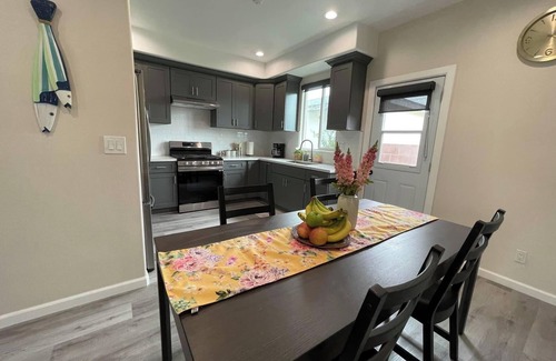 Garden Grove House | Charming 3-bedroom house Tropical theme delightful Garden Grove