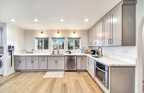 Lake Balboa House | Charming 3-bedroom with a fitness area welcoming Lake Balboa, Los Angeles