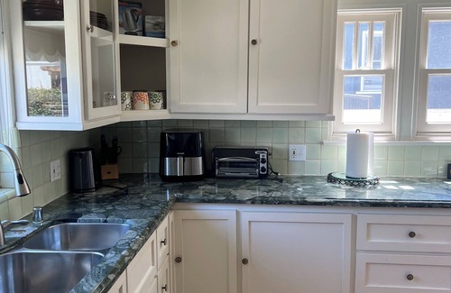 Sherman Oaks House | Charming 3-bedroom house in gorgeous Los Angeles with WiFi, AC