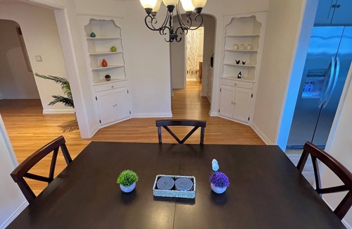 Sherman Oaks House | Charming 3-bedroom house in gorgeous Los Angeles with WiFi, AC