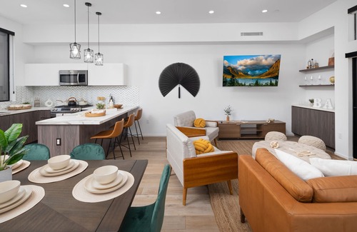 Hollywood House | Charming 3 bedrooms and 3.5 baths home with private car garage in the heart of Hollywood