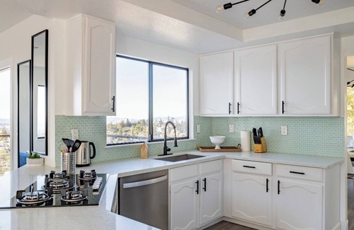 Oakland House | Charming 4-bedroom House With Pool and The Best Views in Oakland!