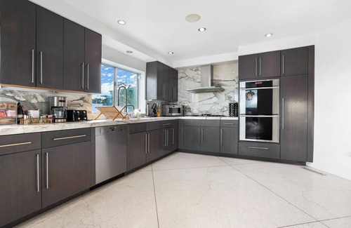 Hollywood Hills West Villa | Charming 4-bedroom villa with WiFi and fitness room in Los Angeles