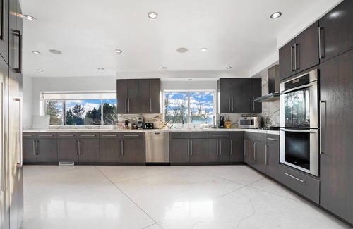 Hollywood Hills West Villa | Charming 4-bedroom villa with WiFi and fitness room in Los Angeles