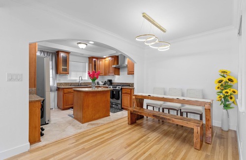 Southwest Anaheim House | Charming Anaheim Getaway – Close to Disney & More!