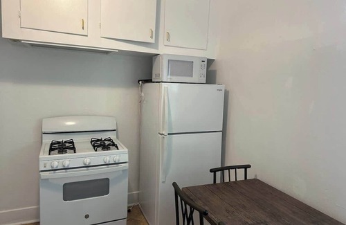 Middletown Apartment | Charming Apt | Stunning DT & Bay Views